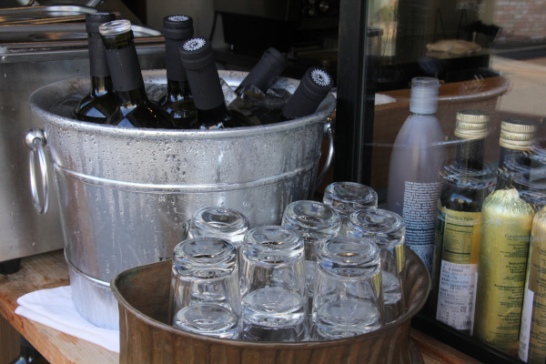 コップワインのコーナー。1杯550円