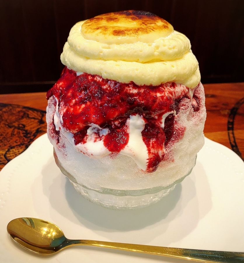 ベリーミックスのシブースト（一例、かき氷は通年提供）