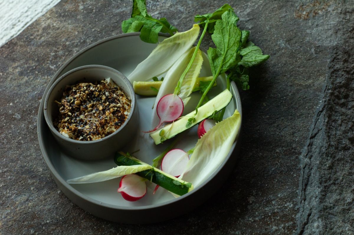 「生野菜、リコッタチーズ、ひまわりの種」1100円