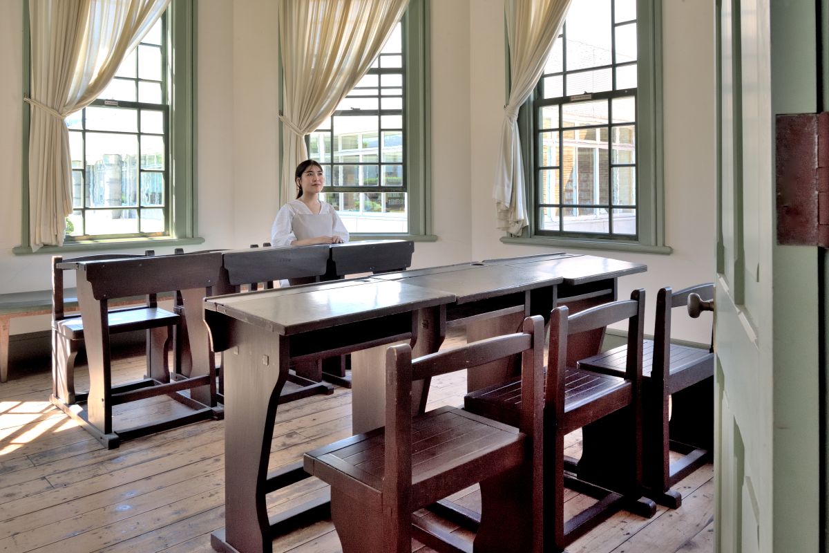 1階「婦人閲覧室」で当時の雰囲気に浸る