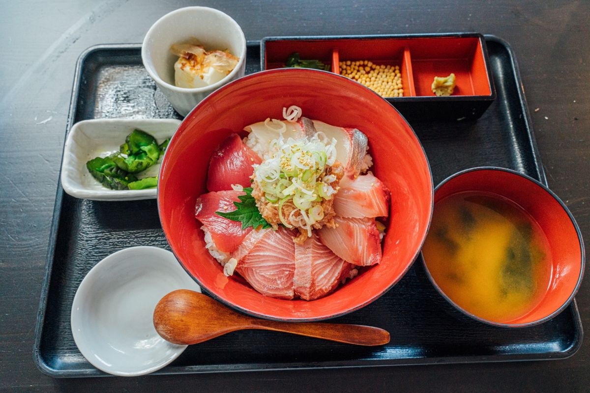 地魚刺となめろうのぶっかけ丼　2178円