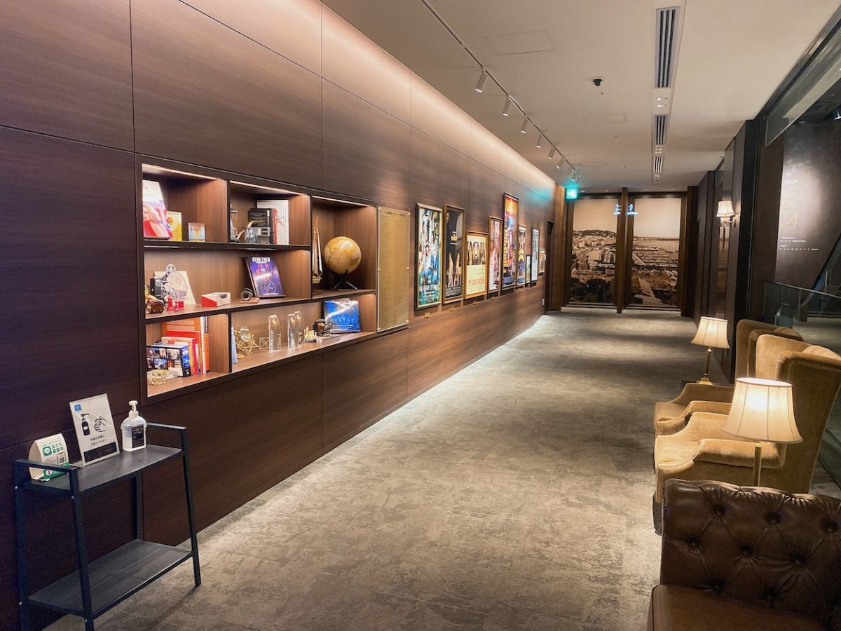 6階：フランスの田舎をイメージしたシックな内装