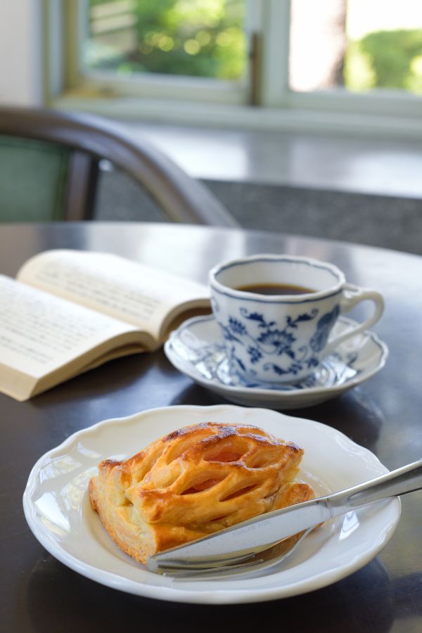 タムラファームのアップルパイ550円、ブレンドコーヒー（クッキー付き）550円