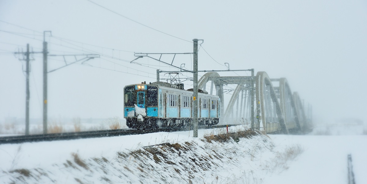 「星野リゾート　青森屋」の人気冬の観光列車「酒のあで雪見列車」が2025年も運行！