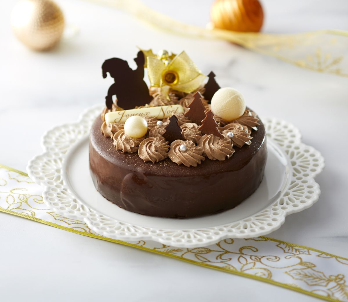 「ショコラ・ドゥ・ノエル(15cm)」(直径15cm×高さ10cm)5400円/アンリ・シャルパンティエ