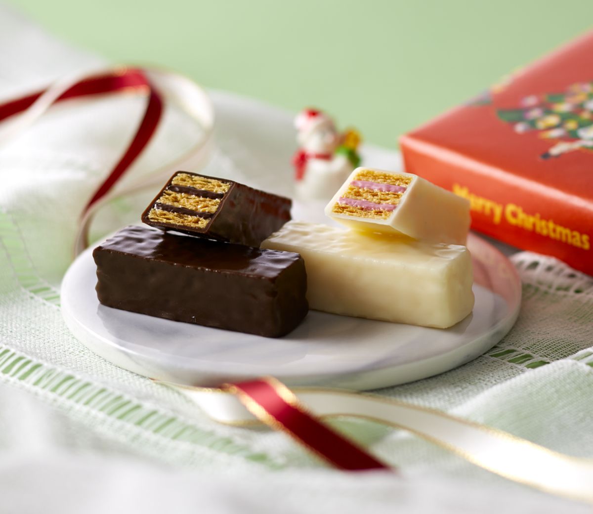 「聖なるミルフィユ」8個入り1512円、16個入り3024円/フランセ