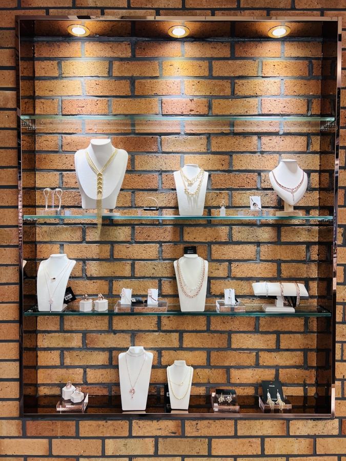 ゴールドやシルバーアクセもあるのがこちらの魅力！アレルギーがある方やアクセサリーは本物がいい！という方にオススメです。