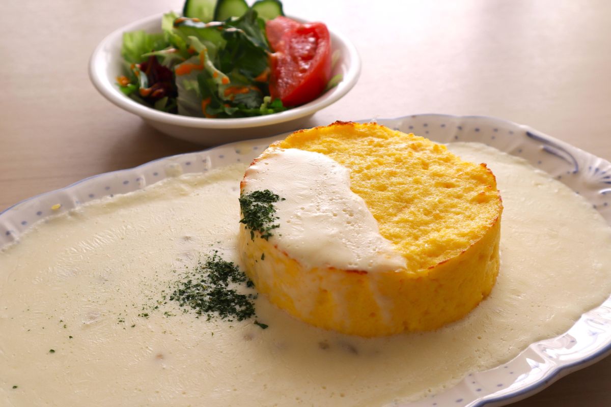 扉風オムライス（サラダ付）1200円