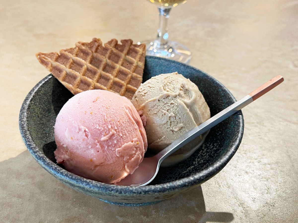 （左から）「名物！トマト 檸檬 バジリコ」「甘酒 深煎りエスプレッソ」800円