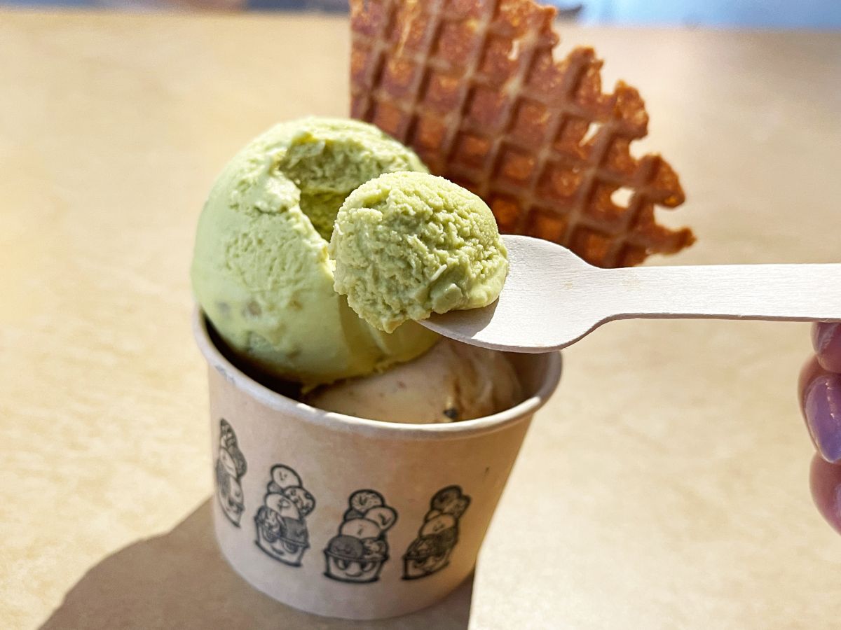 （上から）「シチリア島のピスタチオ」「ゴルゴンゾーラ ヘーゼルナッツプラリネ」900円（※ピスタチオのみ＋100円のため）