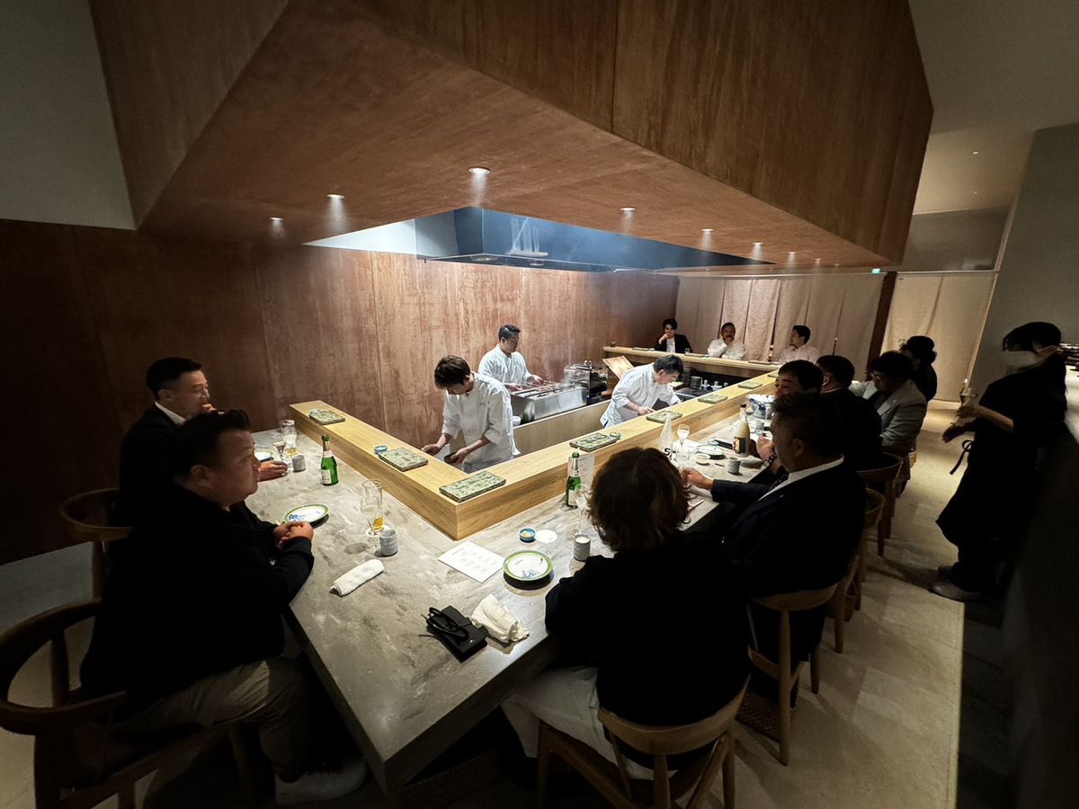 大人がゆっくり愉しめそうな雰囲気の店内