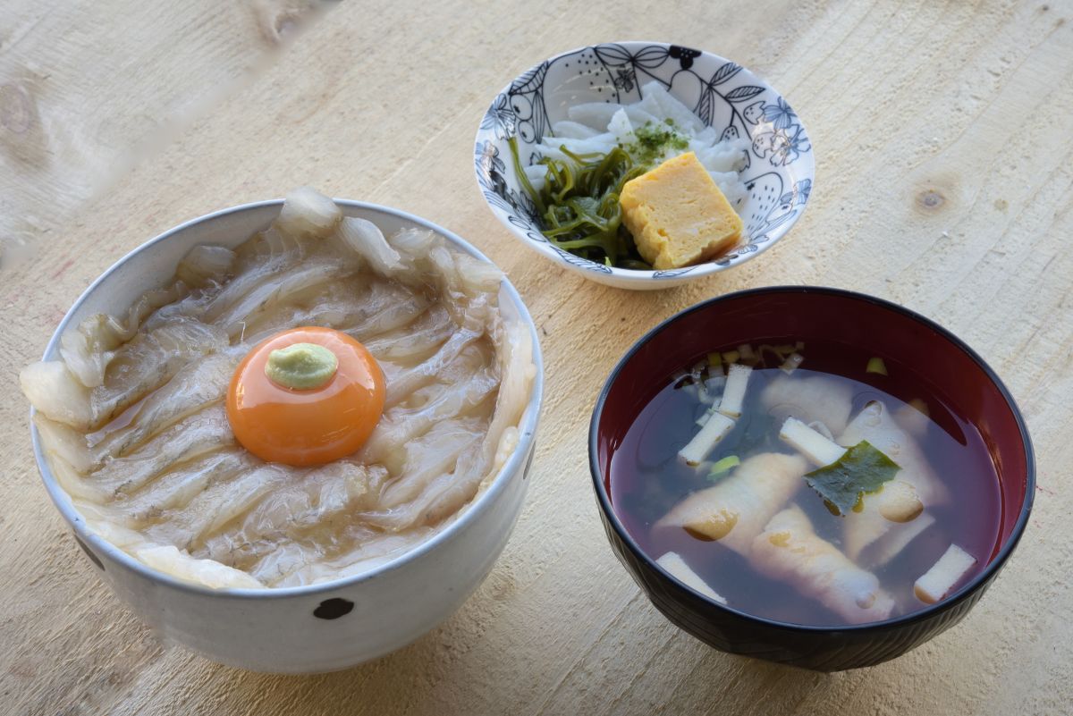 平目漬丼せんべい汁セット1400円