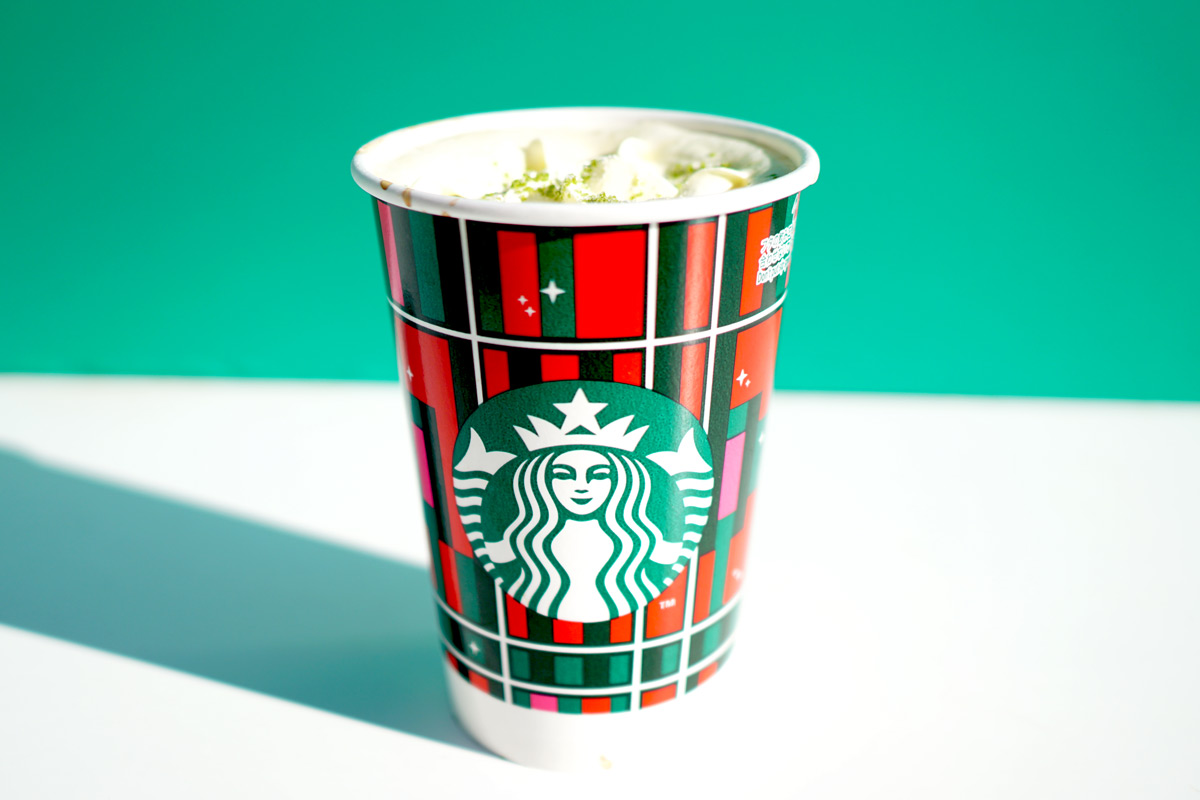 「メルティホワイト ピスタチオ モカ」(Hot/Iced)Short 540円/Tall 579円/Grande 624円/Venti® 668円(持ち帰り)、Short 550円/Tall 590円/Grande 635円/Venti® 680円(店内利用)