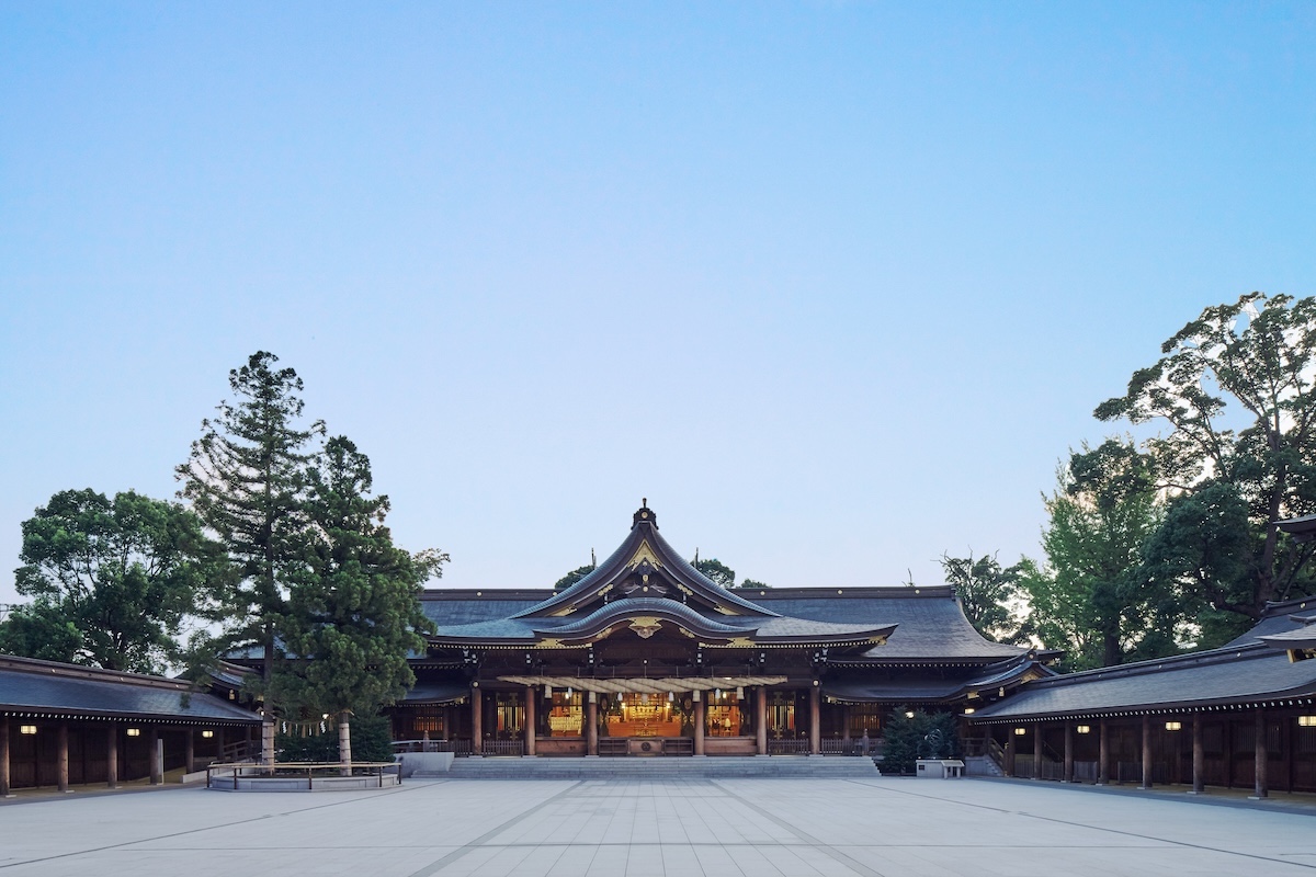 総檜造りの荘厳な本殿