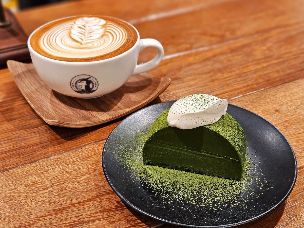 「カフェラテ」600円、「抹茶テリーヌ」850円