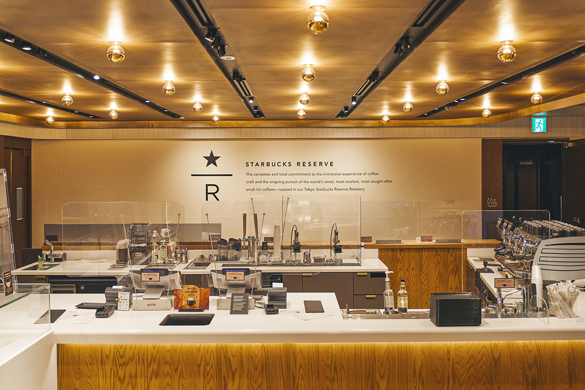 「★」と「R」を掛け合わせた「STARBUCKS RESERVE®」のロゴ。現在全国に60店舗以上を展開