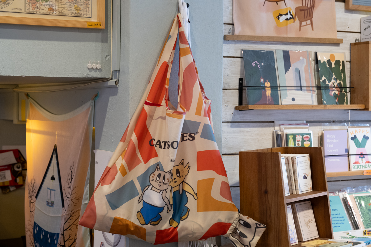 オリジナルのエコバッグ「ショッパー・バッグ」S$5.95