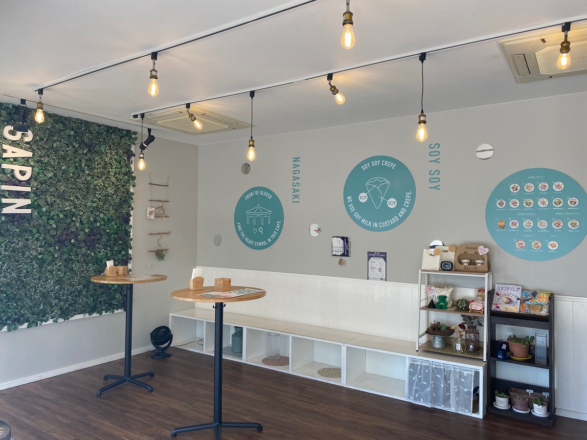 フォトスポットのボタニカルな壁にはグラバー園のを模したハート石が隠れているそう