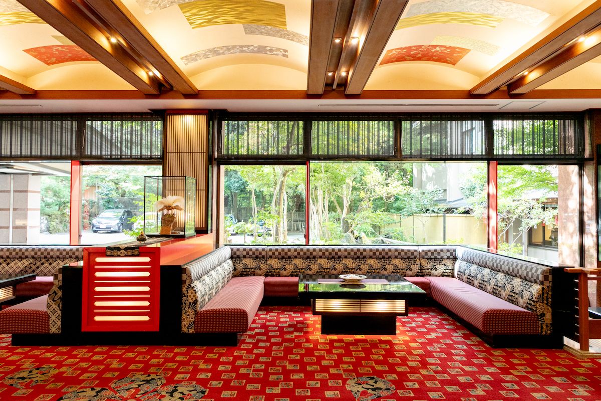 エントランスに入ると美しい内観が広がる