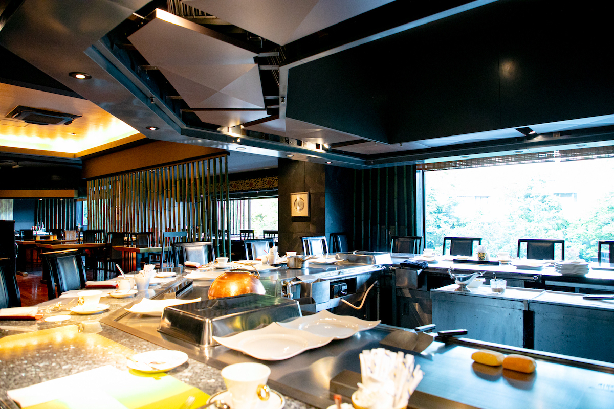 鉄板焼「青竹」の内観