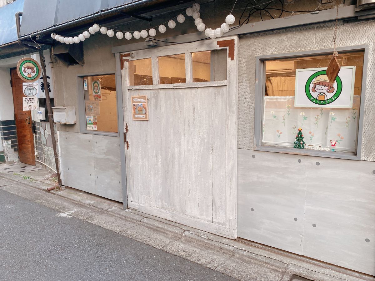 かわいいキャラクターの看板が目印