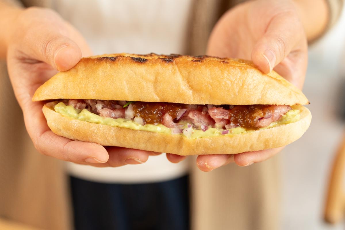 「まぐろのタルタルサンド」650円