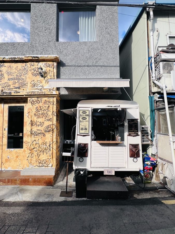 チュロスを販売するフードトラック