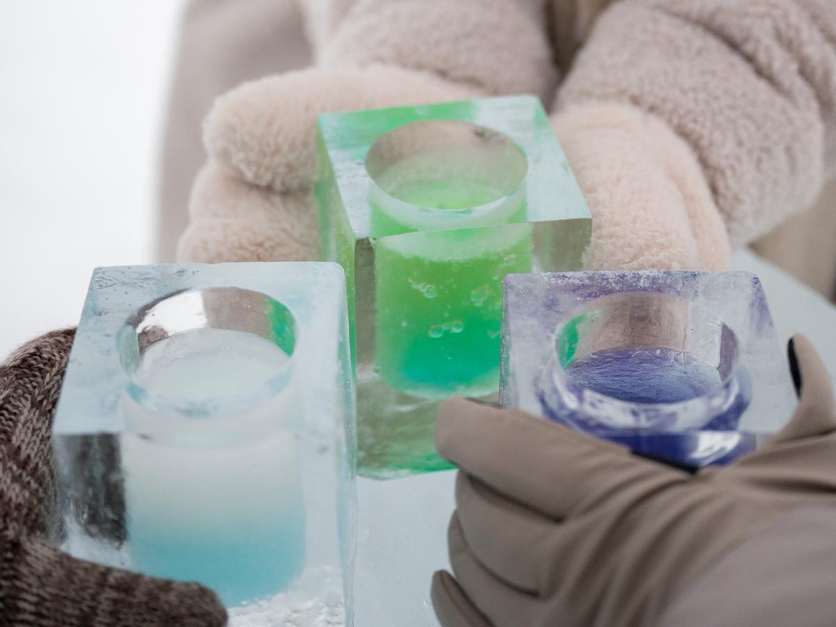 カクテル各種1000円、氷のグラス＋800円