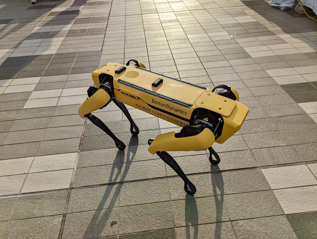 イベントなどでは敷地内で四足歩行ロボット「Spot」などのロボットと遭遇できる