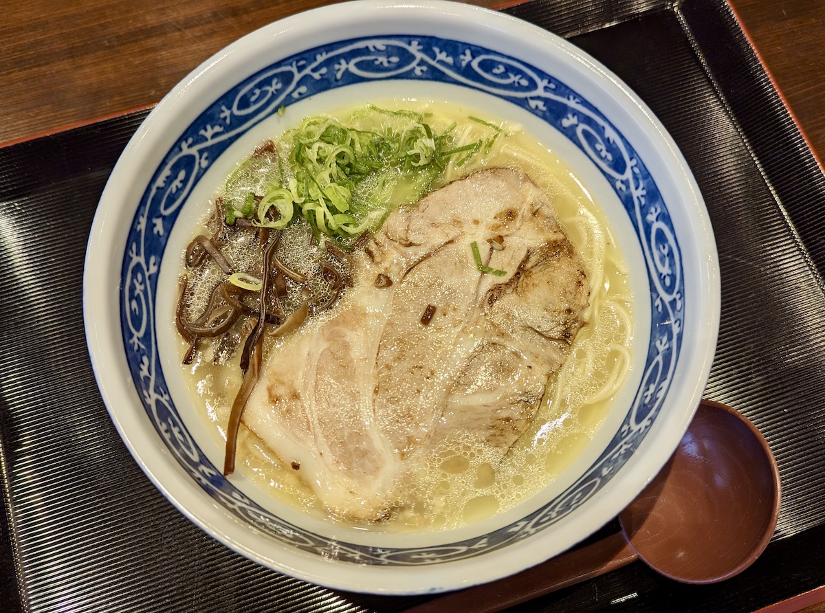 「広島 牛骨白湯ラーメン衝青天」1200円