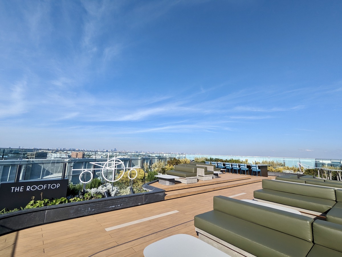 ホテル屋上の「THE ROOFTOP」