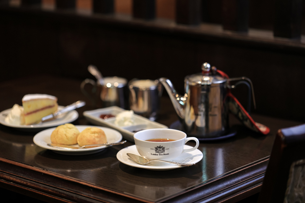 イギリスの有名な建造物や文化を紹介する記事にも興味津々