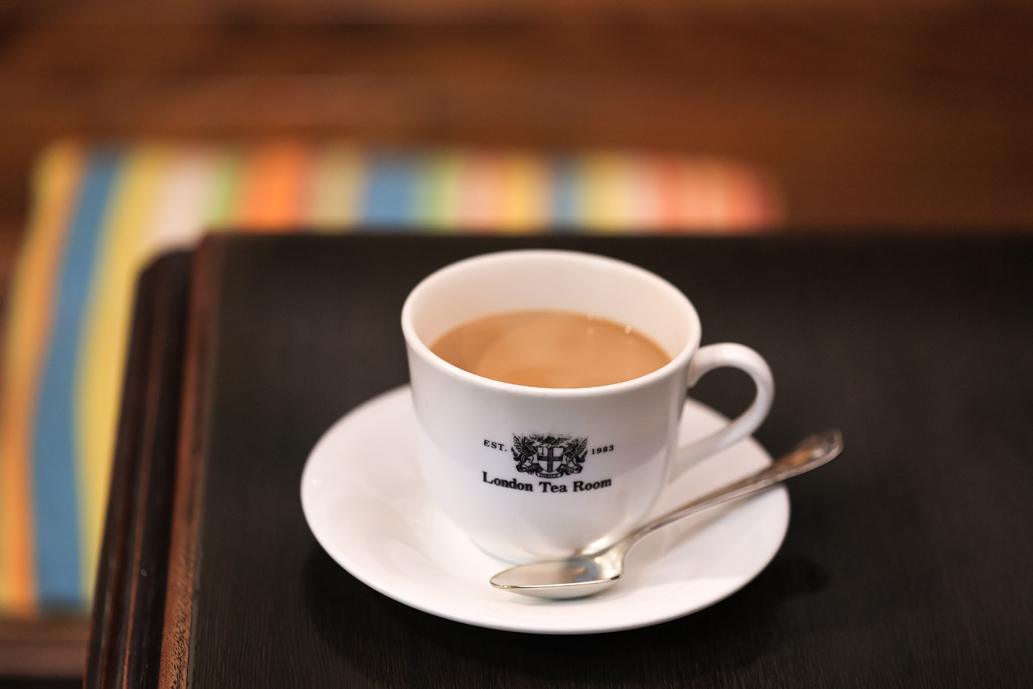 「ロイヤルミルクティー」700円はモーニングカップにたっぷり。