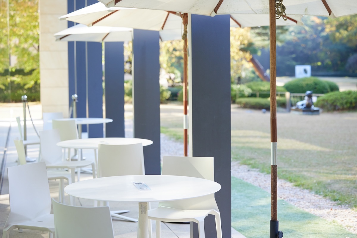 「カフェ庭園」で人気のテラス席