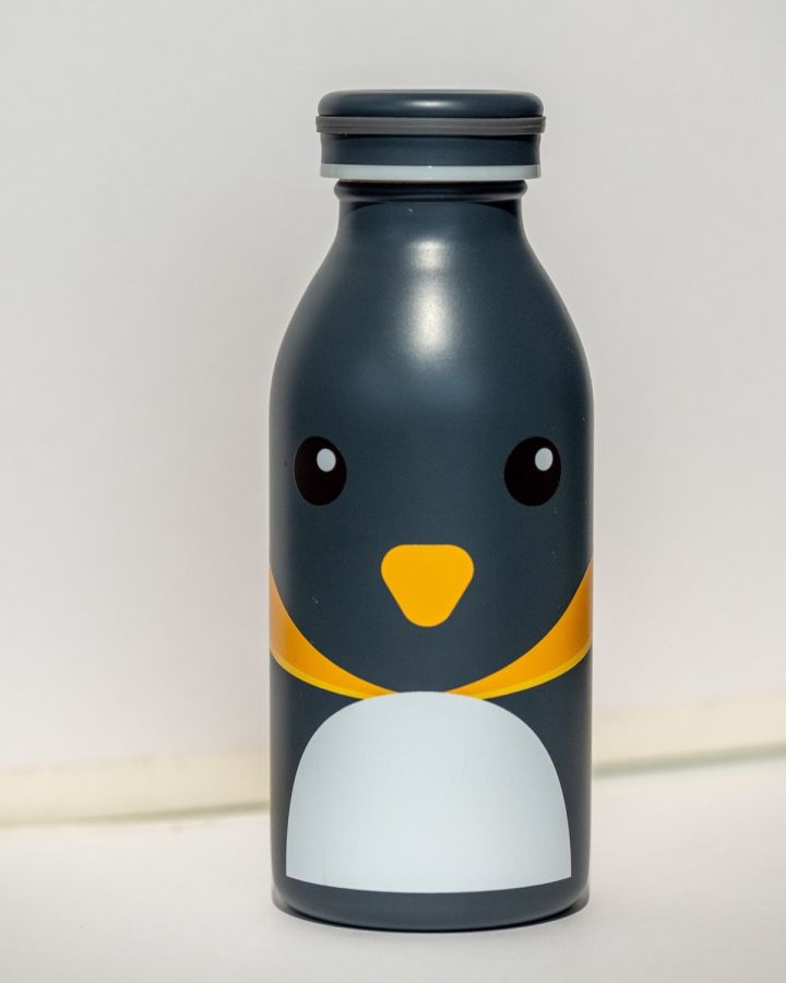 ウォーターボトルS$29。園内の給水所で水を汲むのに便利！