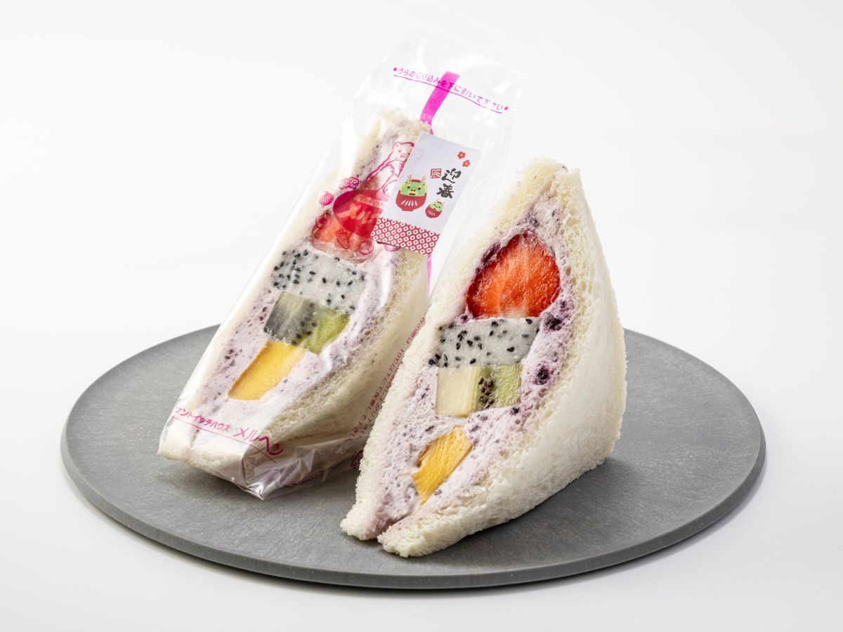 ドラゴンフルーツのスイートサンド（ハーフ）  1パック　400円（テイクアウト）、407円（イートイン）