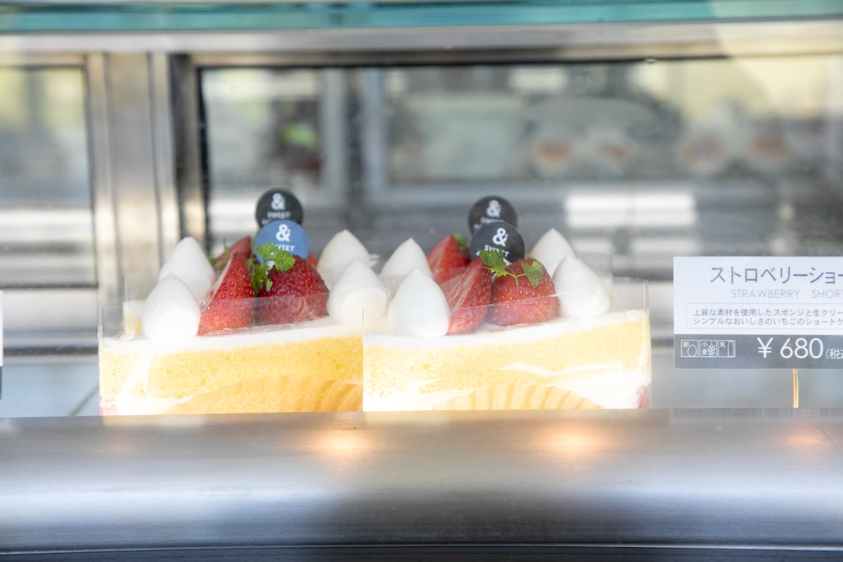 ショーケース内に飾ってある「ストロベリーショート」680円