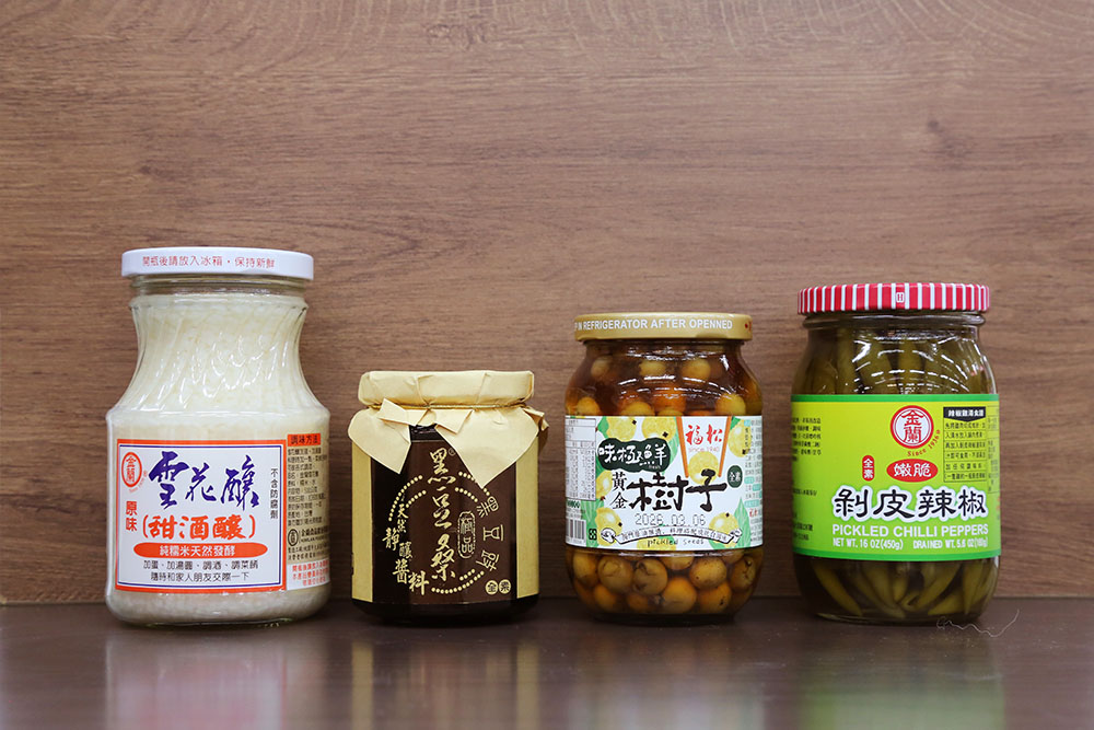 (左から)甜酒釀NT$87、黑豆豉NT$200、樹子NT$119、剝皮辣椒NT$88