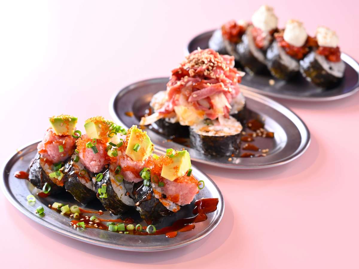 「韓国式海苔巻き」 各825円 （写真手前から）ネギトロアボカド、生プルコギ、クリームチーズチャンジャ