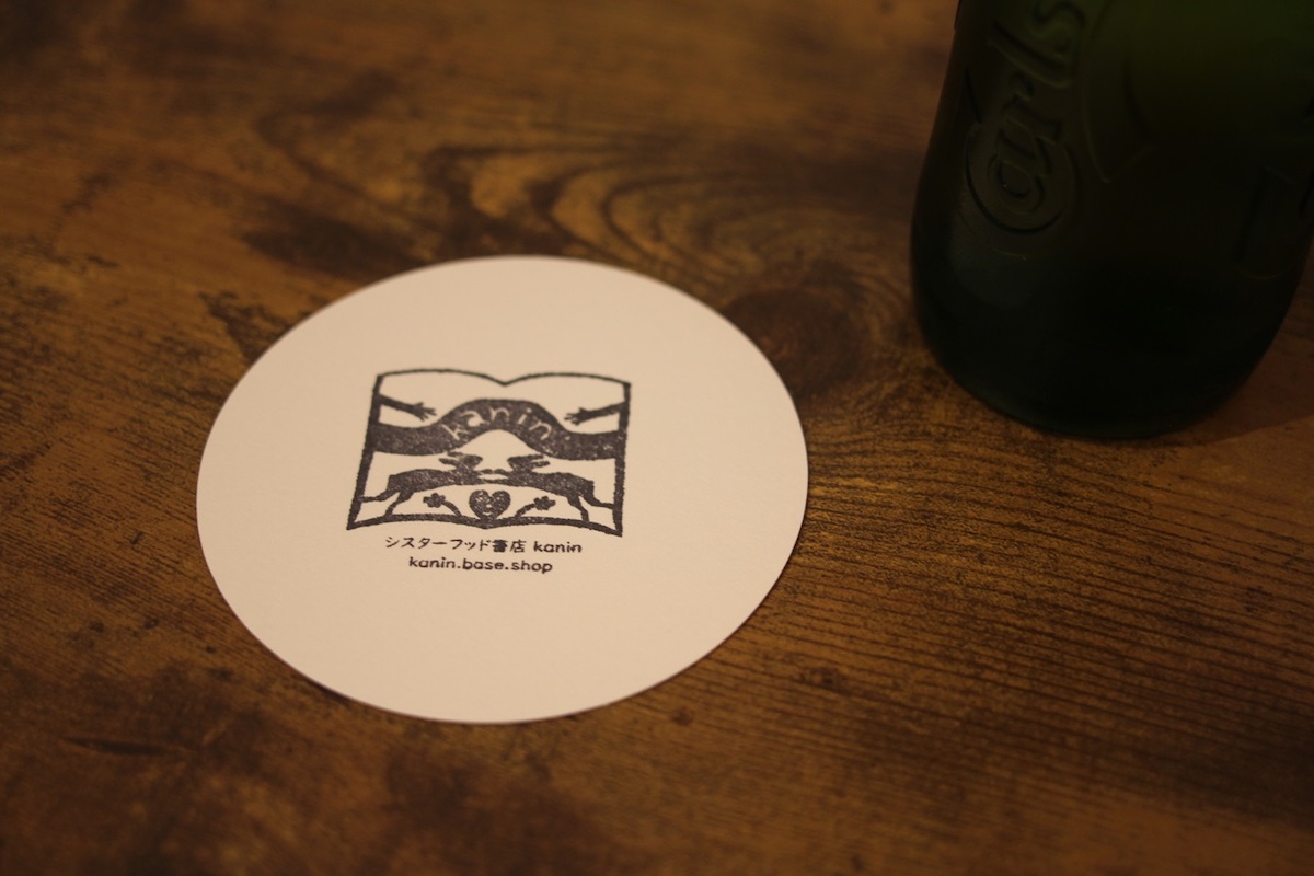 お店のロゴが描かれたコースターもかわいい