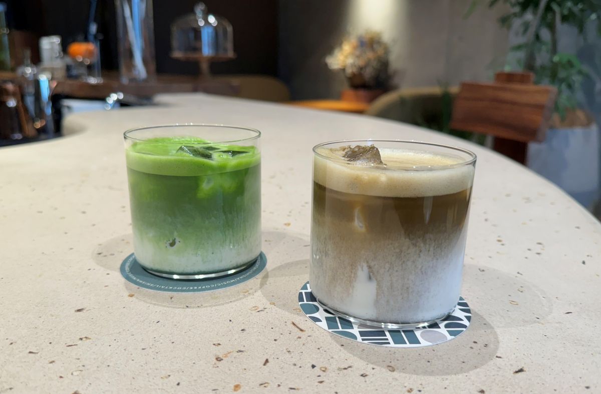 （左から）「Maccha Latte No.1」1000円、「ほうじ茶ラテ」700円