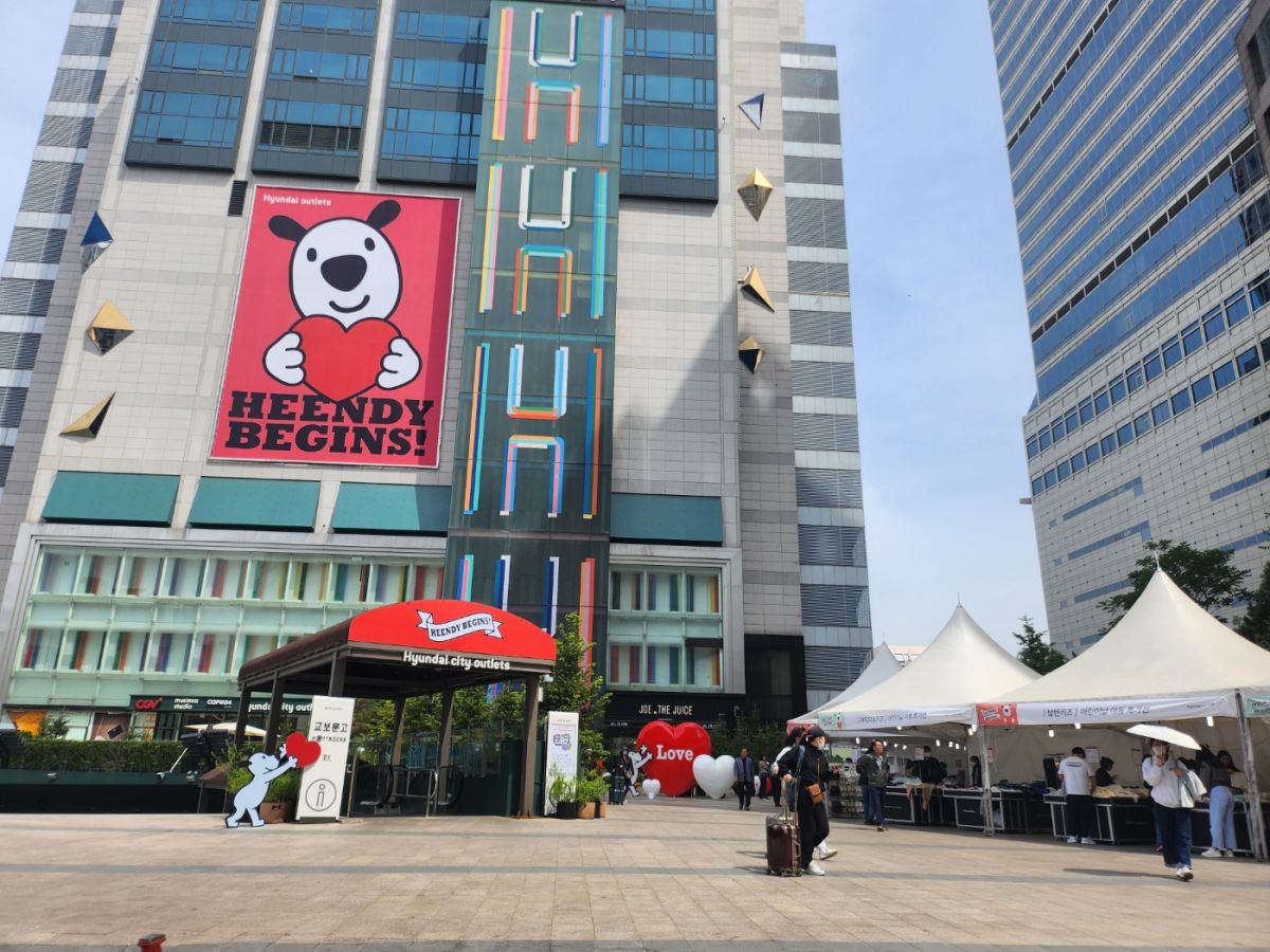 市内には様々なお店でタックフリーが可能です。