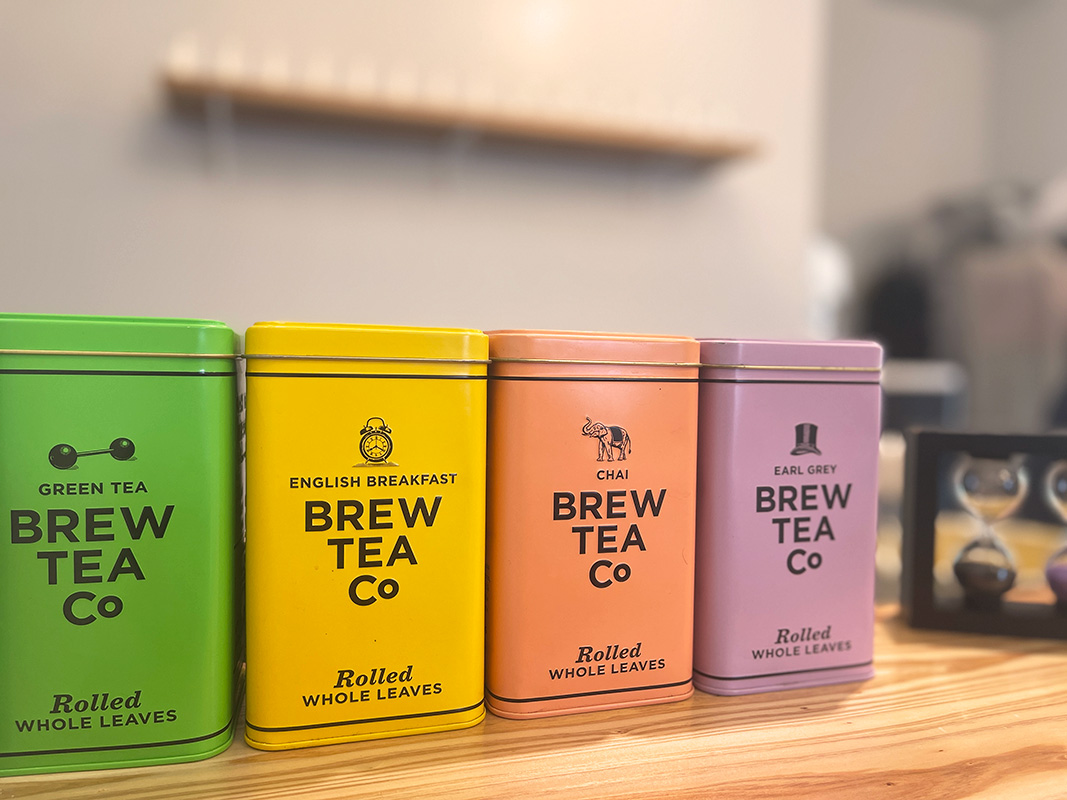 （左から）「グリーンティー」「イングリッシュブレックファースト」「チャイ」「アールグレイ」
