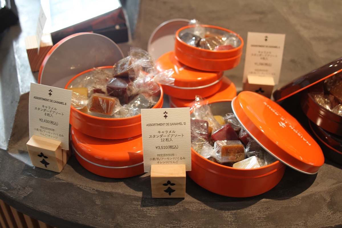 ギフト向けにボックスや缶に入ったキャラメルやショコラも