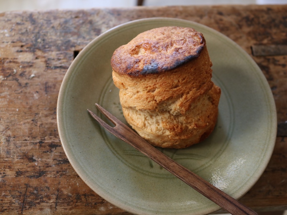 「プレーンスコーン270円」（テイクアウト）