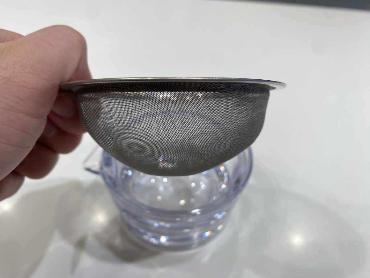 急須の形に沿ったオリジナルデザインの網