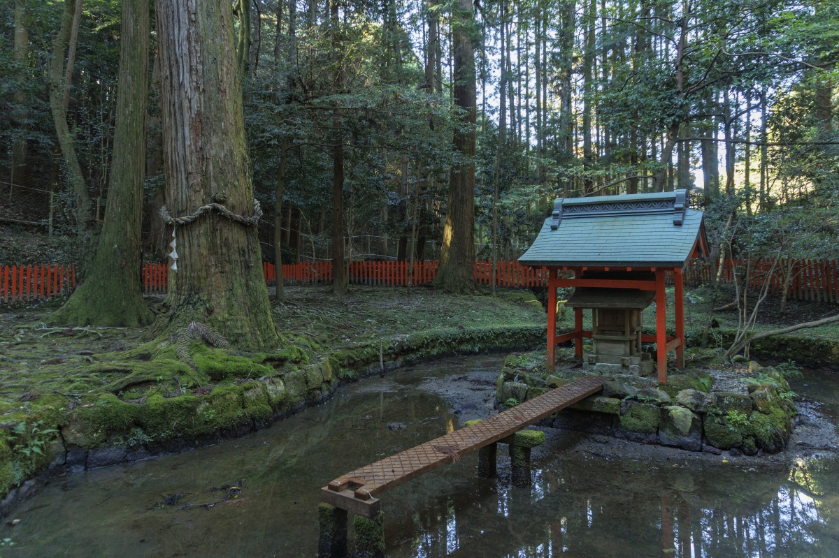 石山寺の「八大龍王社」