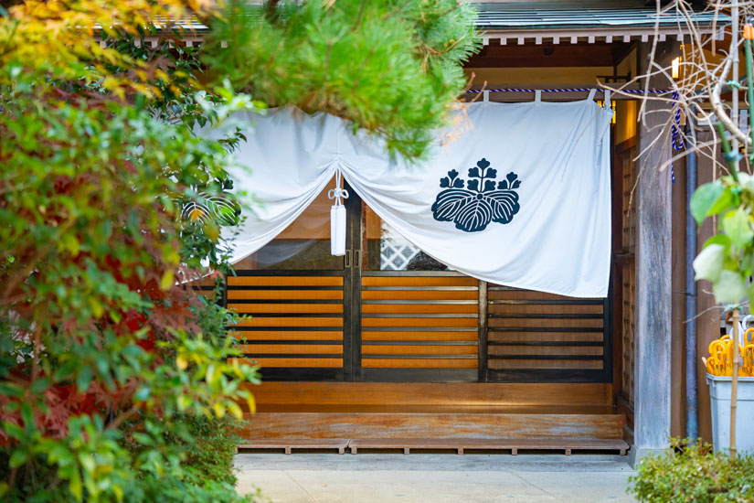 風情ある佇まい。靴を脱いで上がります