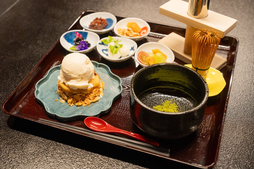 「お箸でつくるモンブラン」体験1650円。この日のトッピングは粒あん、クルミ、栗の甘露煮、黒豆、エディブルフラワー、白玉、ブドウなど