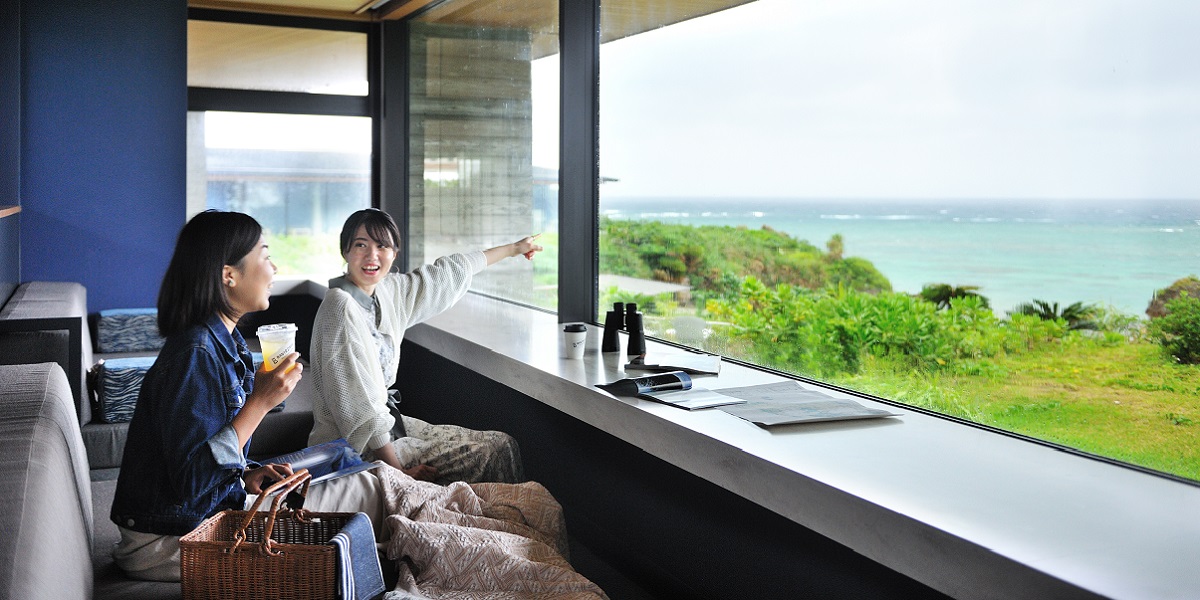 「星野リゾート　バンタカフェ」で海を眺めながらのんびりクジラを待つ「本日も、くじら日和」が2024年1月20日からスタート